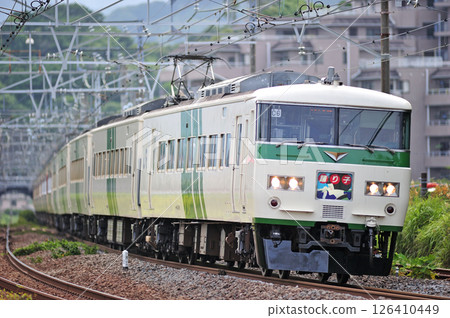 東海道線 真鶴 JR 東日本 185 系 C6 編組(大宮)大通子 東海道線 真鶴 JR 東日本 185 系 C6 編組(大宮)大通子 126410449