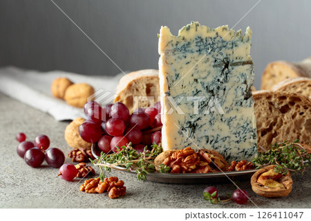 Gorgonzola with ciabatta, walnuts, red grapes, and thyme. 126411047