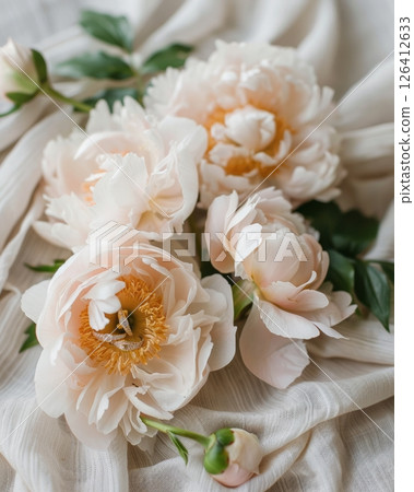 Wedding rings with soft pastel bouquet 126412633