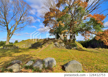 大和國「宇田松山城」-城門遺址的石牆與圍牆 126412753