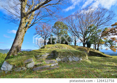 Yamato Province "Uda Matsuyama Castle" - Stone walls and enclosures of the gate ruins 126412758