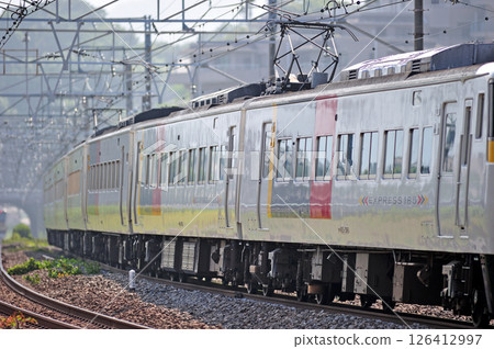 東海道線 真鶴 JR 東日本 185 系 C6+OM04 編組(大宮)大通子 東海道線 真鶴 JR 東日本 185 系 C6+OM04 編組(大宮)大通子 126412997