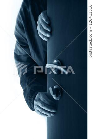 The thief opens the doors 126413516