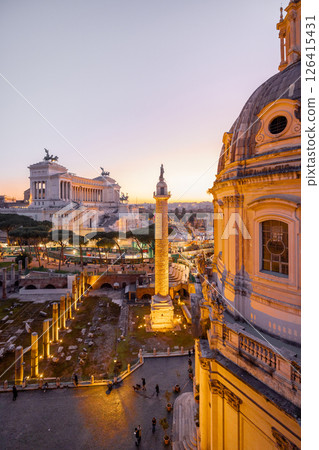 Sunset over Roman rooftops and ruins 126415431