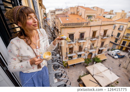Balcony breakfast in Palermo 126415775