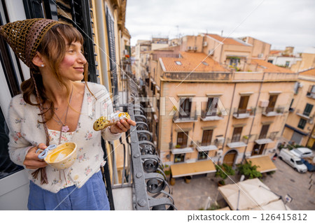 Balcony breakfast in Palermo 126415812
