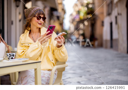 Digital Pause with Cannoli 126415991