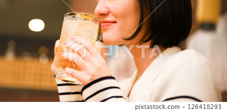 A scene at an izakaya 126418293