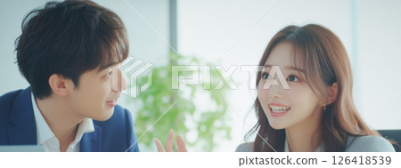 女商人用手勢說話_3 126418539