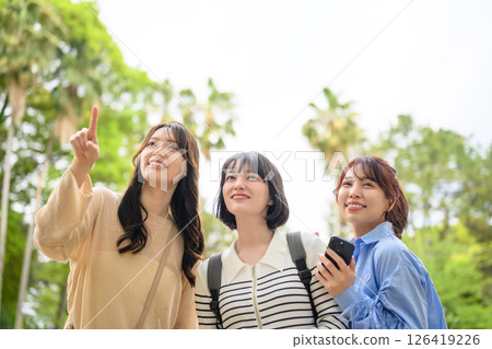 一位女子觀光旅行的場景 126419226