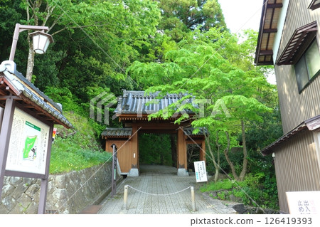 Echizen Ono Castle, entrance to the castle from the remains of the back gate (Ono City, Fukui Prefecture) 126419393