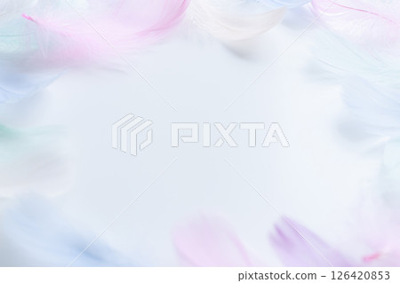 蓬鬆的羽毛背景素材 - 哀悼明信片背景 126420853