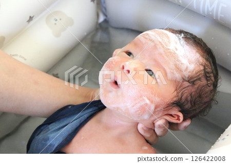 Baby to bath 126422008