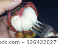 How to eat mangosteen from Thailand 4-2 126422627
