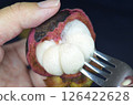 How to eat mangosteen from Thailand 4-3 126422628