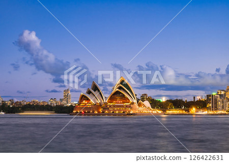 從米爾森角 (Milsons Point) 欣賞悉尼歌劇院的夜景 126422631