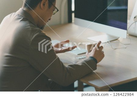 office worker, medicinal, medicine 126422984