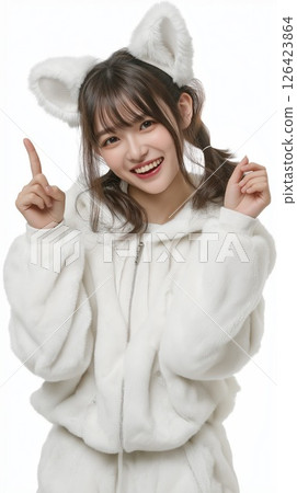 穿著毛茸茸的衣服，戴著貓耳朵的女孩 126423864