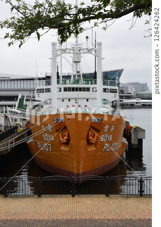 The first Antarctic research vessel, "Sōya" 126424262