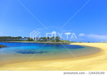 [Saga Prefecture] Hatomasaki Beach on a clear day 126426289