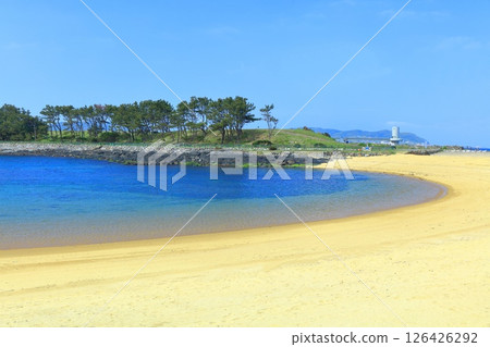 [Saga Prefecture] Hatomasaki Beach on a clear day 126426292
