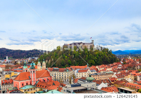 View of the old town and the medieval Ljubljana castle on top of a forest hill in Ljubljana, Slovenia View of the old town and the medieval Ljubljana castle on top of a forest hill in Ljubljana, Slovenia 126429145