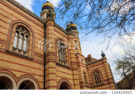 Dohany Street Synagogue also known as the Great Synagogue or Tabakgasse Synagogue in Budapest, Hungary 126429303