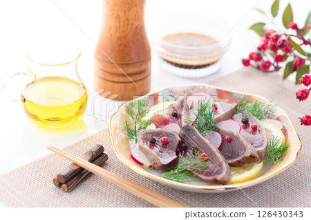 ito魚烤的生牛肉片 126430343