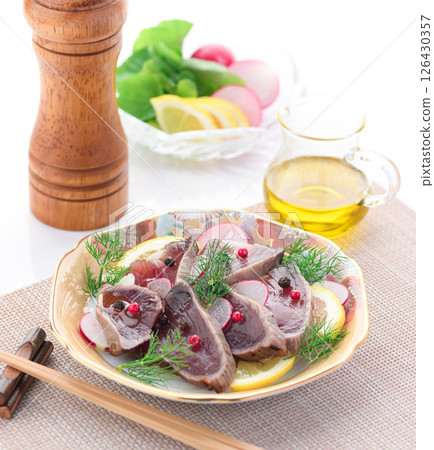 ito魚烤的生牛肉片 ito魚烤的生牛肉片 126430357