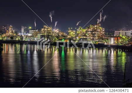 《山口縣》周南市工廠及周南大橋週邊的夜景 126430471