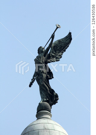Angel of victory atop the dome of Victoria Memorial, Kolkata, India 126430586