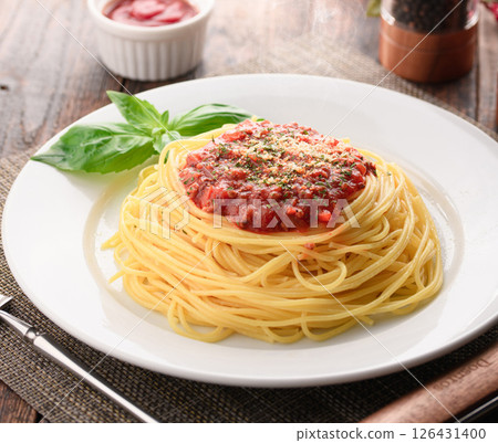 A dish of steaming tomato sauce pasta and sizzling basil (meat sauce pasta) 126431400