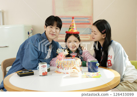 A family enjoying their daughter's birthday party at home 126433099