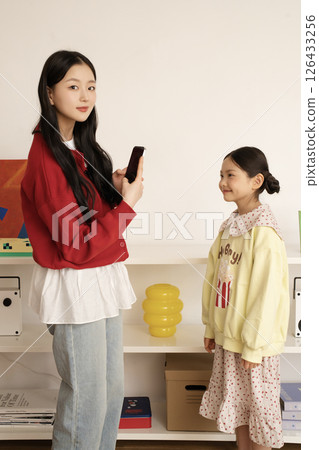 Mother filming her daughter's challenge 126433256