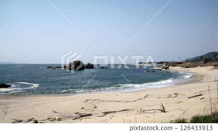Clear blue sky and white waves crashing on the shore 126433913