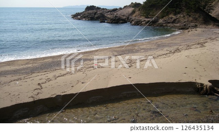 Clear blue sky, blue sea, a cape jutting out from the coast, and a clear river 126435134
