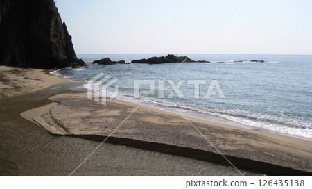 Clear blue sky, blue sea, a cape jutting out from the coast, and a clear river Clear blue sky, blue sea, a cape jutting out from the coast, and a clear river 126435138