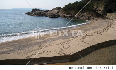 Clear blue sky, blue sea, a cape jutting out from the coast, and a clear river 126435141