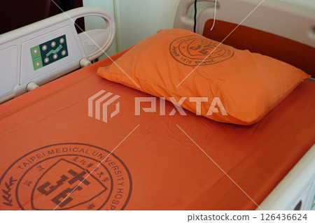 醫院病床 126436624