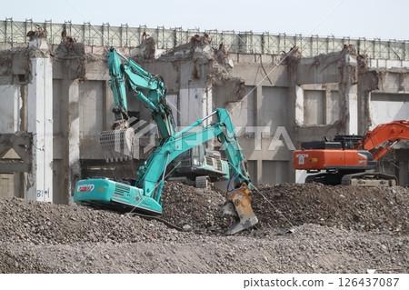 鋼筋混凝土建築拆除現場 鋼筋混凝土建築拆除現場 126437087