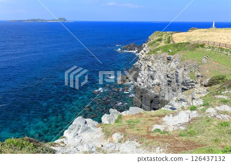 [Saga Prefecture] Hizen Tateishizaki Lighthouse and Suginohara Pasture on a clear day 126437132