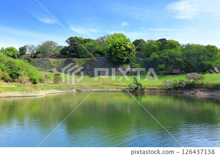 [Saga Prefecture] Nagoya Castle on a clear day, Castle Shadow Pond 126437138