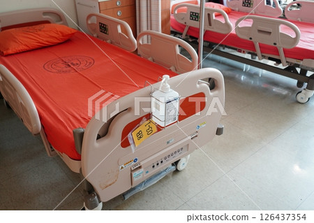 醫療病床 126437354