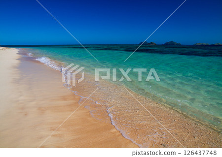 Sunset Beach on Mana Island, Mamanuca Islands, west of Viti Levu, Republic of Fiji, Oceania 126437748