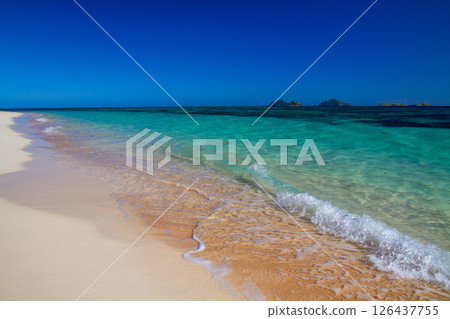 大洋洲斐濟共和國維提島西部瑪瑪努卡群島瑪娜島日落海灘 126437755