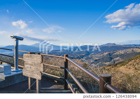 從函南町西谷停車場(靜岡縣)看到的富士山和城市景觀 從函南町西谷停車場(靜岡縣)看到的富士山和城市景觀 126438094