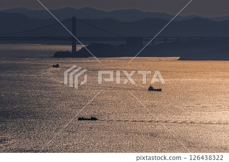 <香川縣>瀨戶大橋與大海的夜景 <香川縣>瀨戶大橋與大海的夜景 126438322