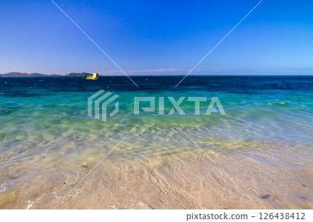 South Beach on Mana Island, Mamanuca Islands, west of Viti Levu, Republic of Fiji, Oceania 126438412