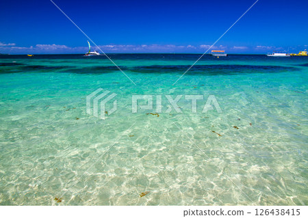 大洋洲斐濟共和國維提島西部瑪瑪努卡群島瑪娜島南灘 126438415