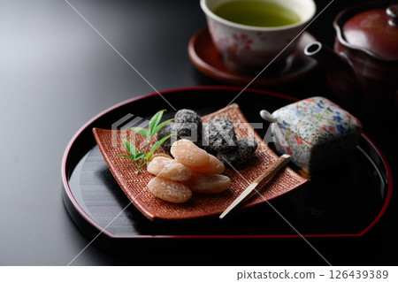 Amanatto（黑色背景） 126439389